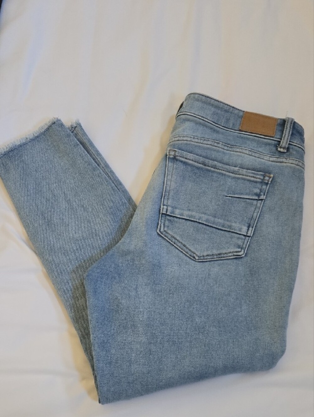 BKE Victoria Mid-Rise Universal Fit Ankle Skinny Distressed Jeans 32